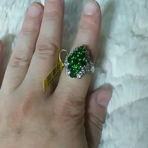 (ON HOLD ) DO NOT BUY green stone Ring Size 7